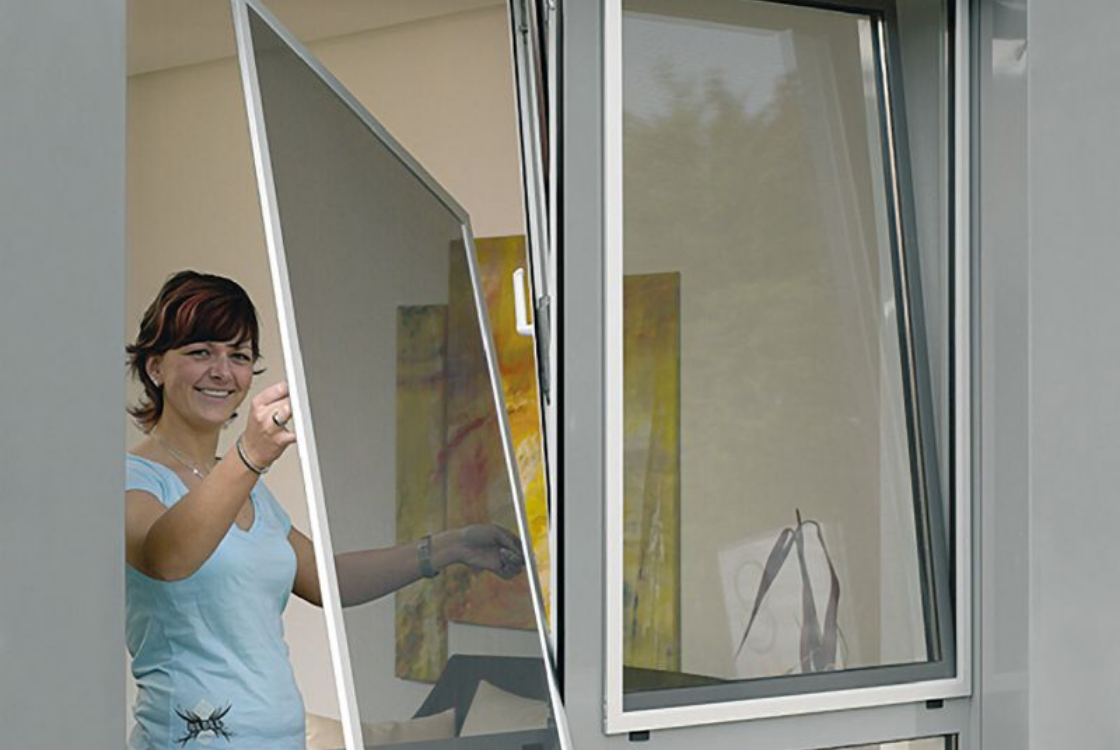 Установка москитной сетки на пластиковые окна фото 4