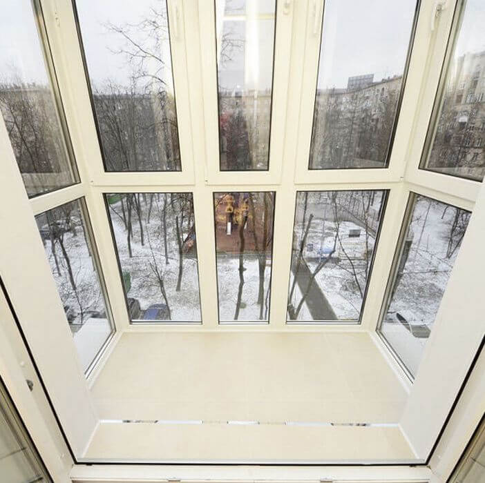 Панорамное остекленение балконов REHAU фото